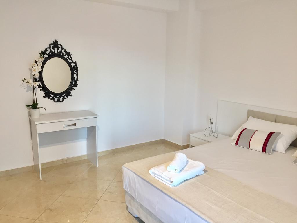 Sea And Sky Apartments Sarande Bagian luar foto