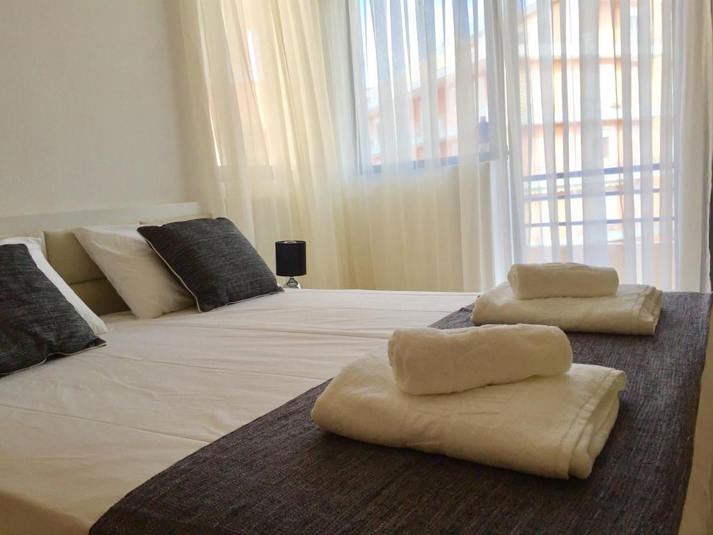 Sea And Sky Apartments Sarande Bagian luar foto