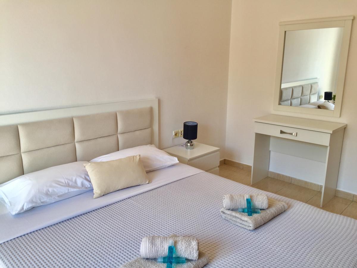Sea And Sky Apartments Sarande Bagian luar foto